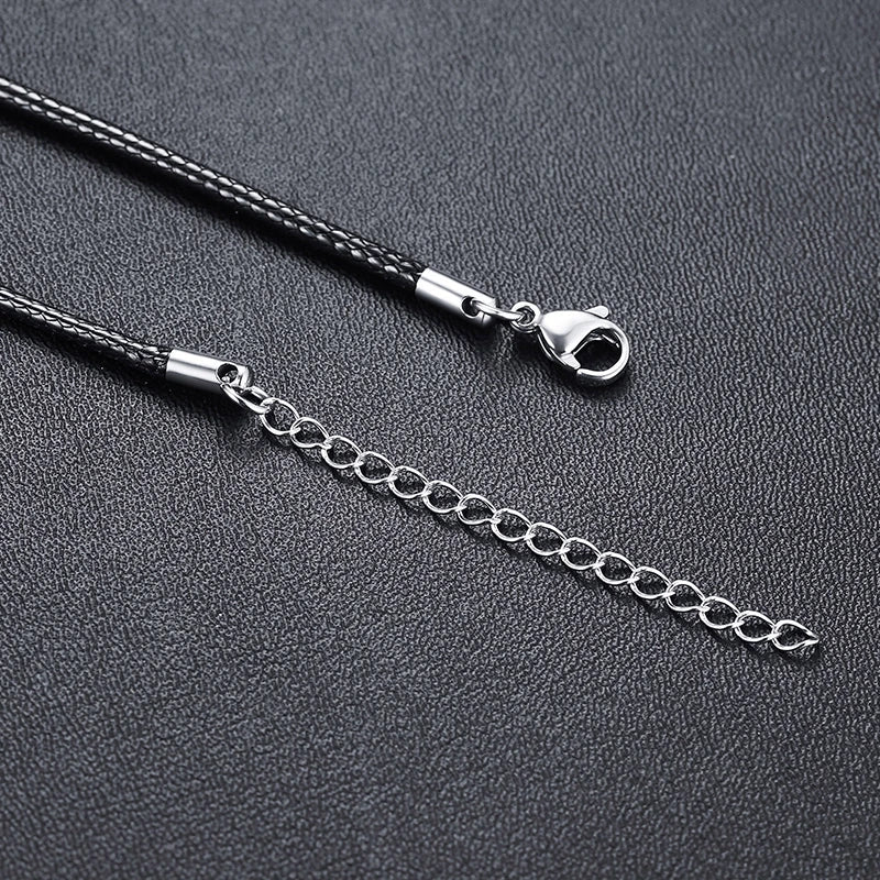 Colar Masculino com Pingente de Flecha e Sol