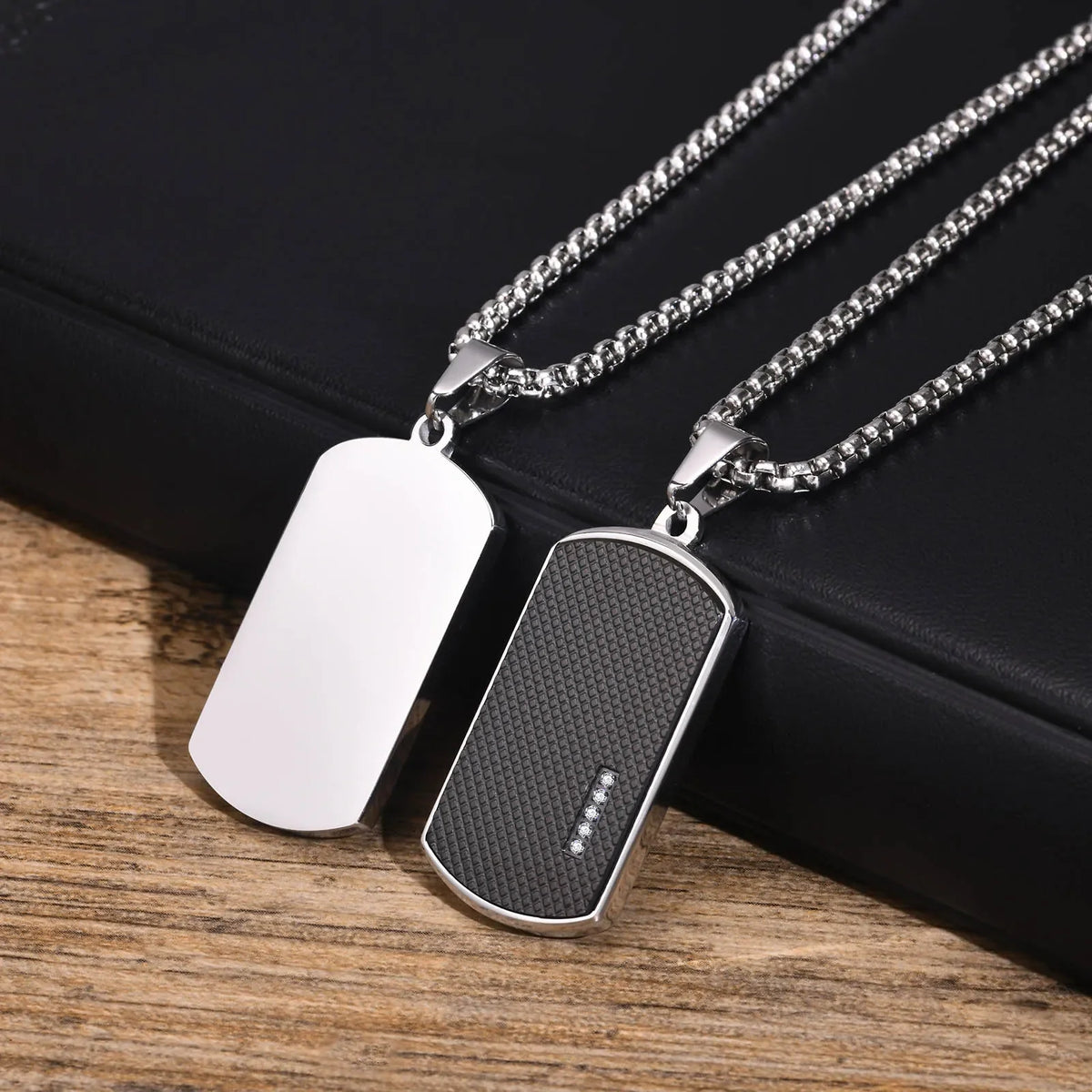 Vnox-Elegante Preto Dog Tag Colares para Homens e Mulheres, Zircônia Cúbica Pedra, Pingente Quadrado de Aço Inoxidável, Presente Colarinho